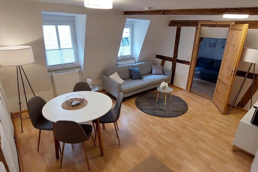 Zentrale Altbauwohnung Mit Flair 슈바비슈할 외부 사진